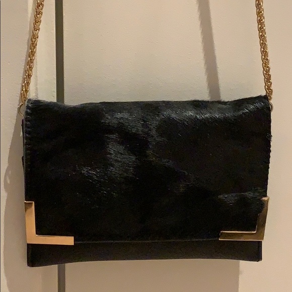 Street Level Handbags - Black faux fur crossbody